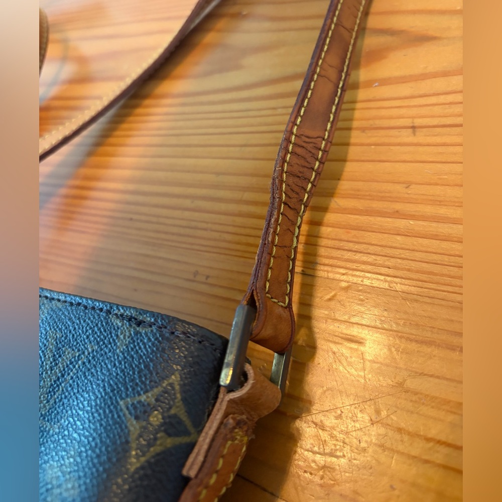Louis Vuitton Trotteur Crossbody - Picture 7 of 11